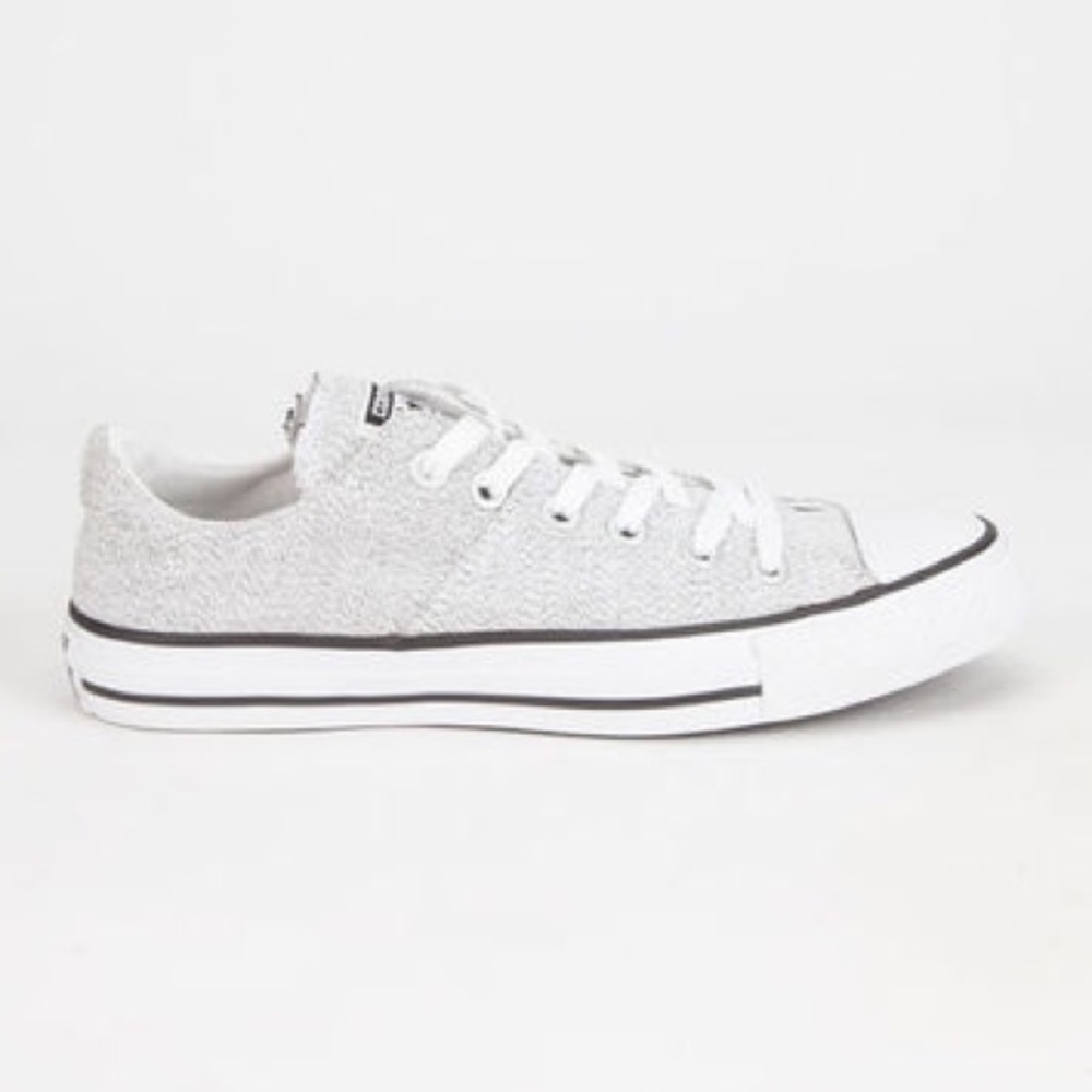 👉Grey/white low Converse